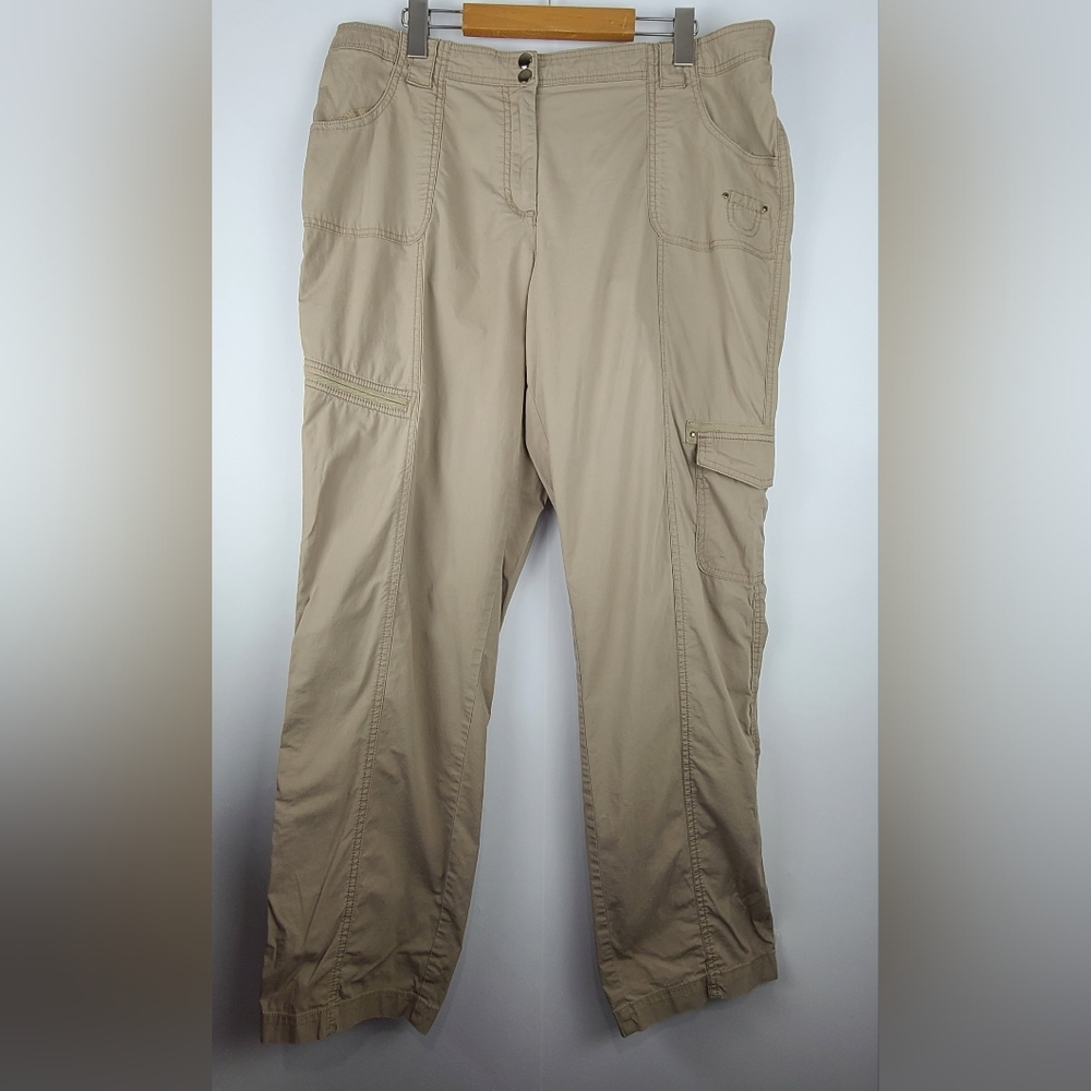 Chico's women's khaki cargo lightweight casual pants, size 3 (L)